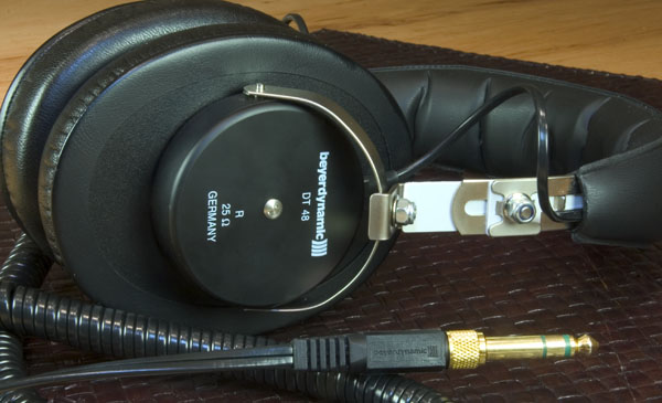 The First Professional Headphones - Beyerdynamic DT-48